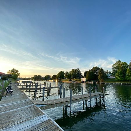 Fleetwood Inn Suites Cheboygan Ngoại thất bức ảnh