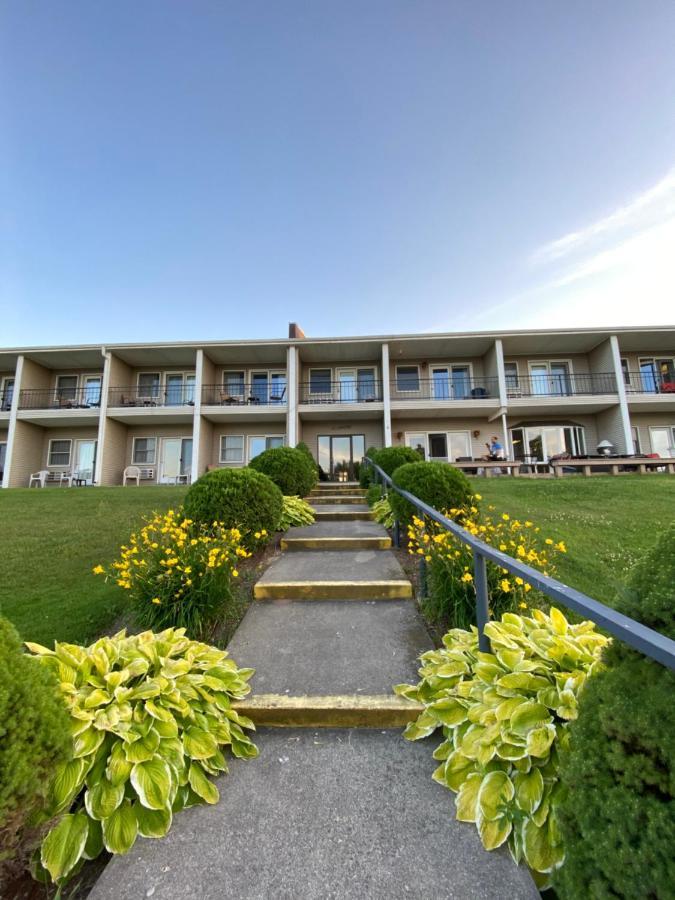 Fleetwood Inn Suites Cheboygan Ngoại thất bức ảnh