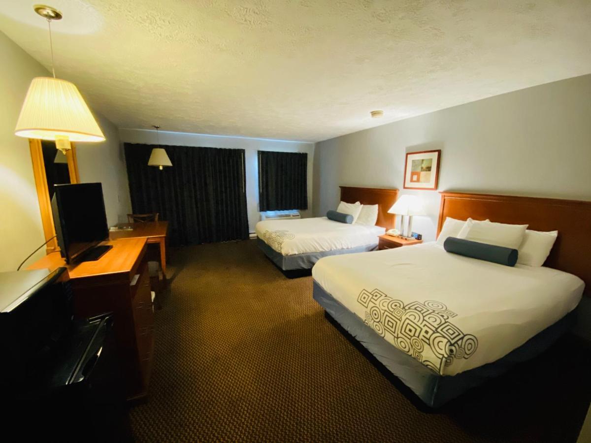 Fleetwood Inn Suites Cheboygan Ngoại thất bức ảnh