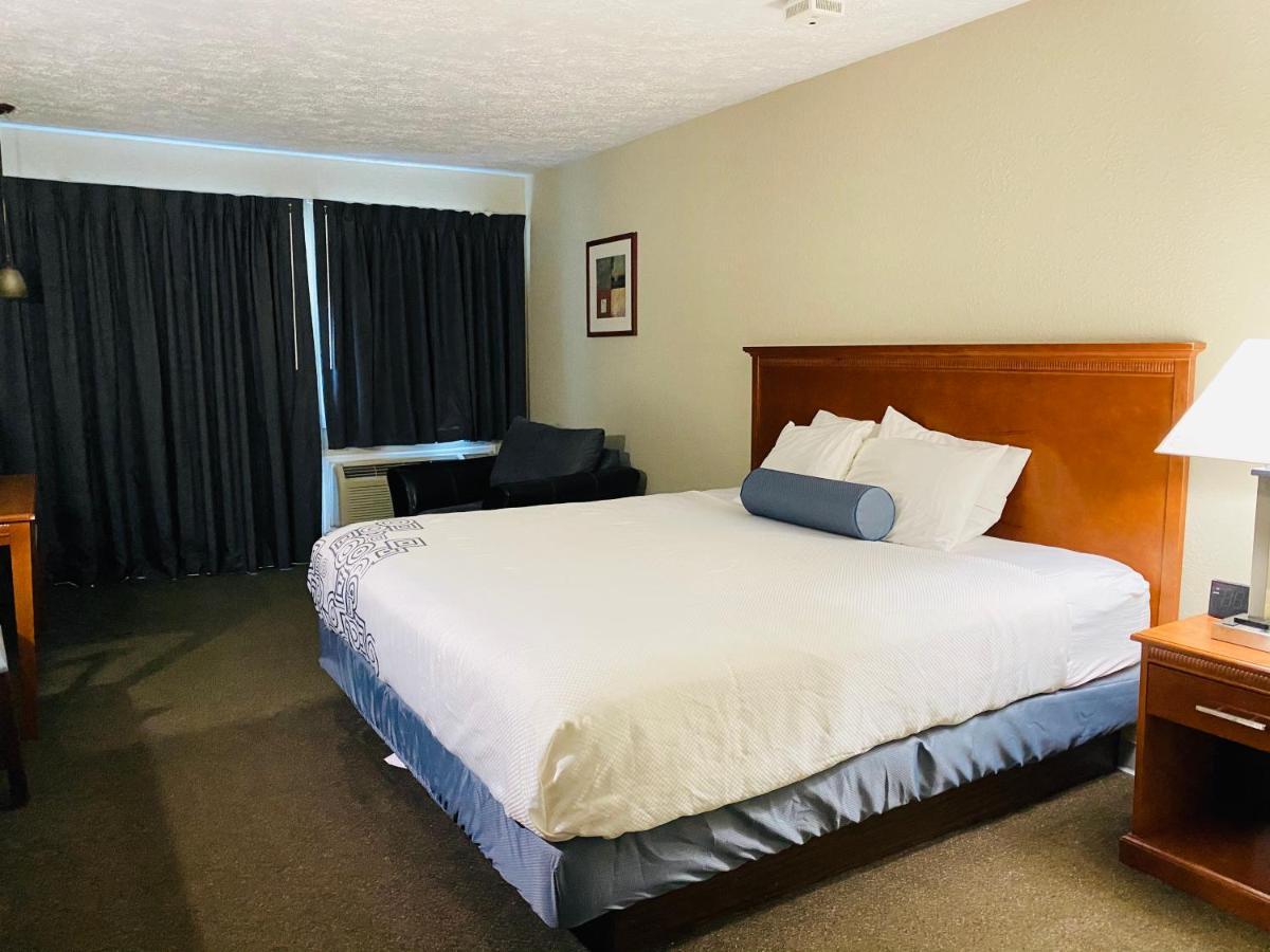 Fleetwood Inn Suites Cheboygan Ngoại thất bức ảnh
