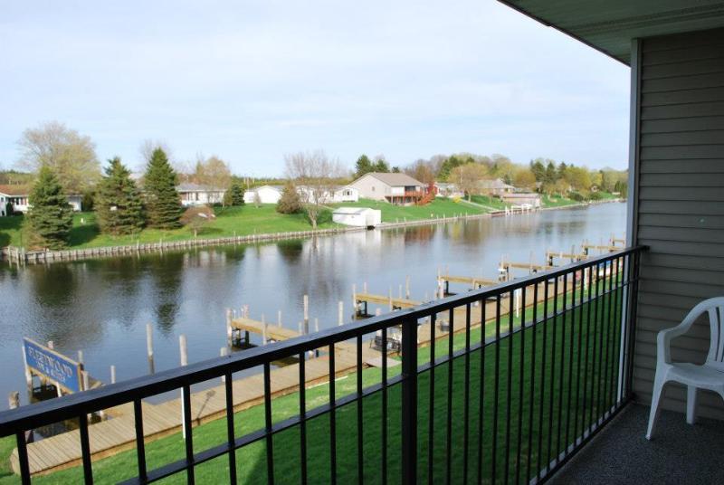 Fleetwood Inn Suites Cheboygan Ngoại thất bức ảnh